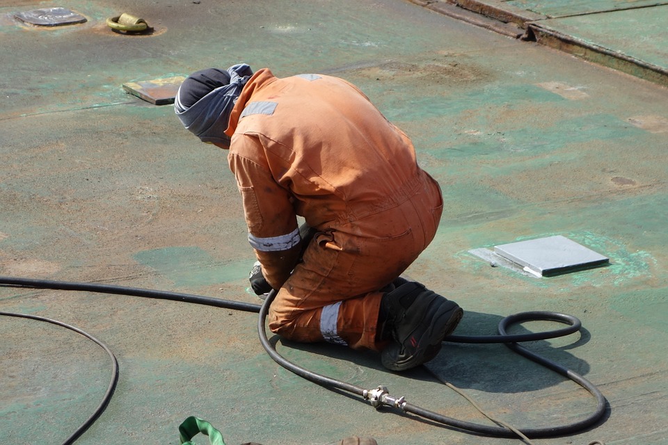 welder working