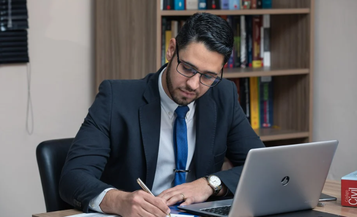 immigration lawyer